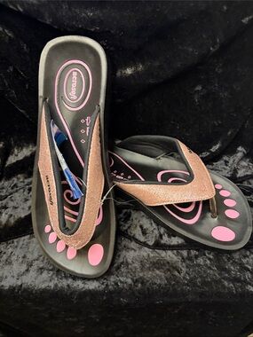 Aerosoft flip flops in sparkling pink size 9